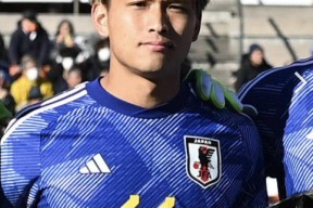 F1夜战：胶东飞鹰队强势反弹南城犀牛队，主帅临场妙招传控打穿防线-爱游戏体育